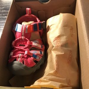 Keen toddler sandals size 5
